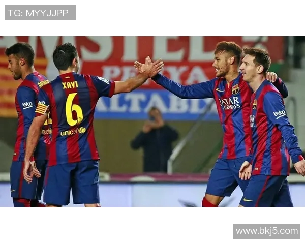 明星同框:演员与足球巨星的精彩合影瞬间展示魅力与风采