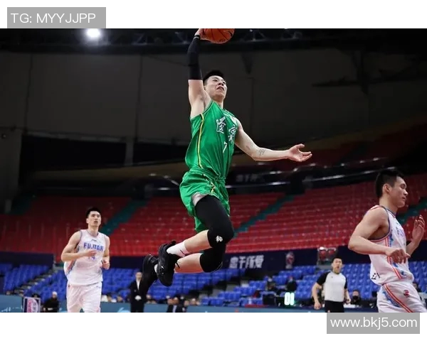 武汉网球队以64分领跑邀请赛积分榜展现强劲实力