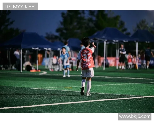 最美韩国足球明星的魅力与成就揭秘，盘点他们在绿茵场上的风采与影响力